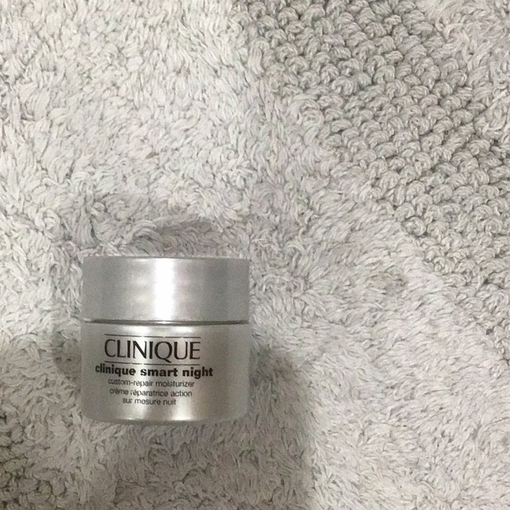 Clinique smart night. Moisturizer. .5 oz